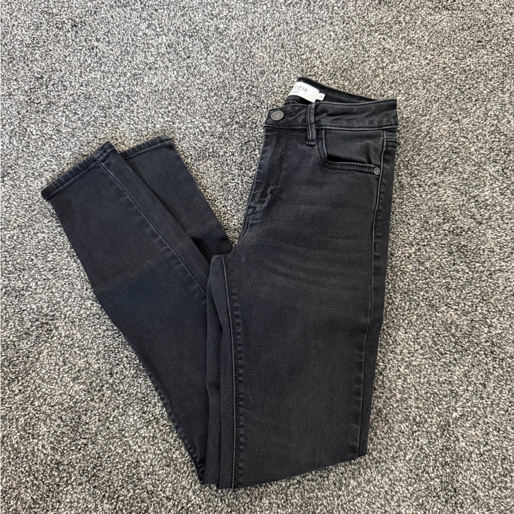 Women's Hidden Buckle Black Jeans